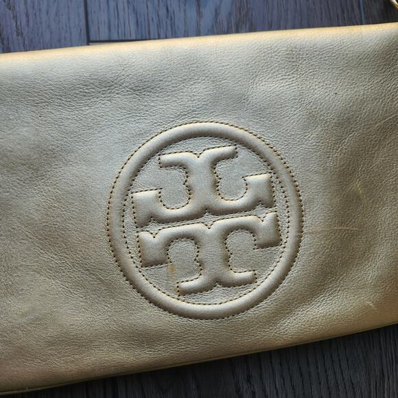 Tory Burch Reva Gold Clutch with detachable
chain - Picture 2 of 8